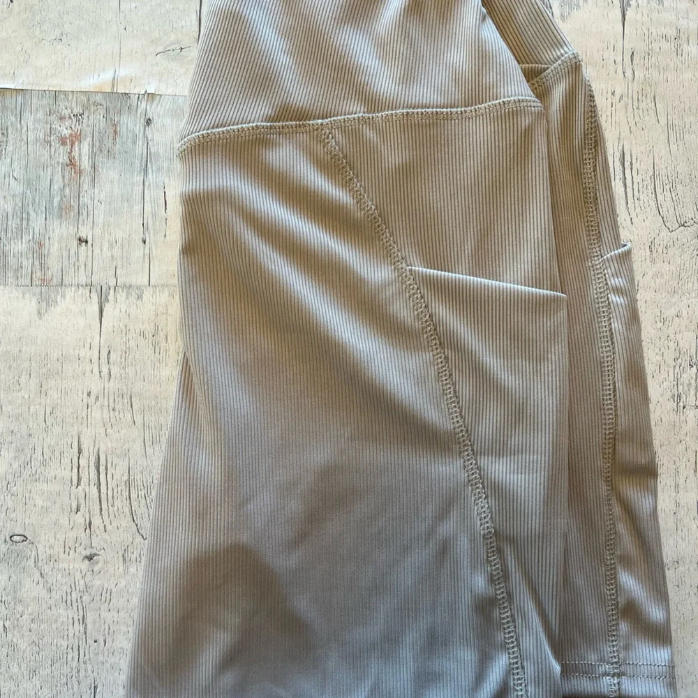 Not for sale❗️3 Pcs Women Cross Waist Ribbed Workout Shorts with Pockets where - Picture 3 of 9